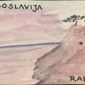 Pejzaż morski z wysokim brzegiem z prawej. U góry z lewej napis: Jugoslavija, u dołu z prawej: Rab